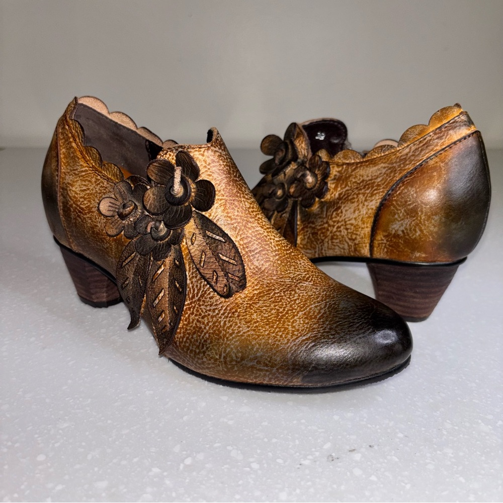 Vintage Hand Tooled Leather Ankle Bootie Heels 3D Floral Appliqué Scallop Eur 39